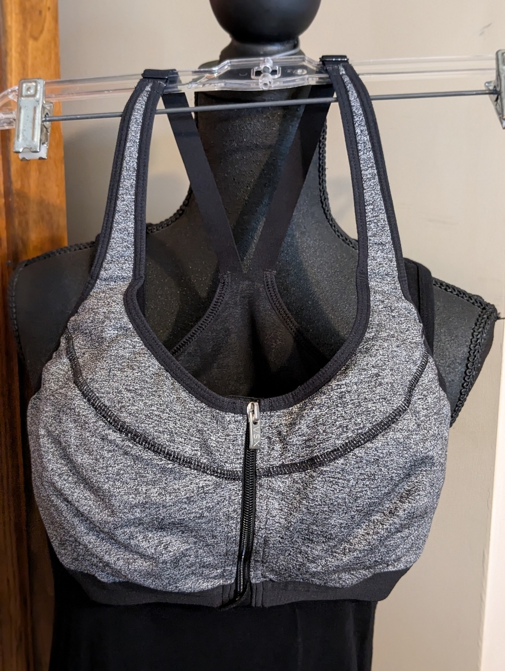 VICTORIA SECRET VSX Sport High Impact Sports Bra w/Cups, Sz 32DD, EUC!!